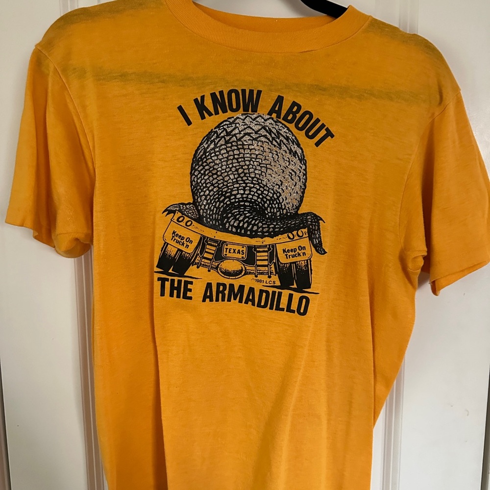 Vintage Armadillo Lone Star Beer Hanes Yellow Short Sleeve Tee